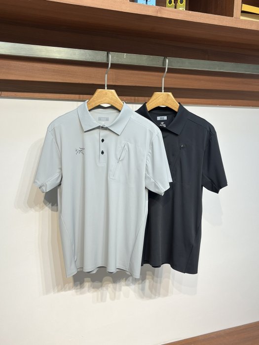 T-shirt polo