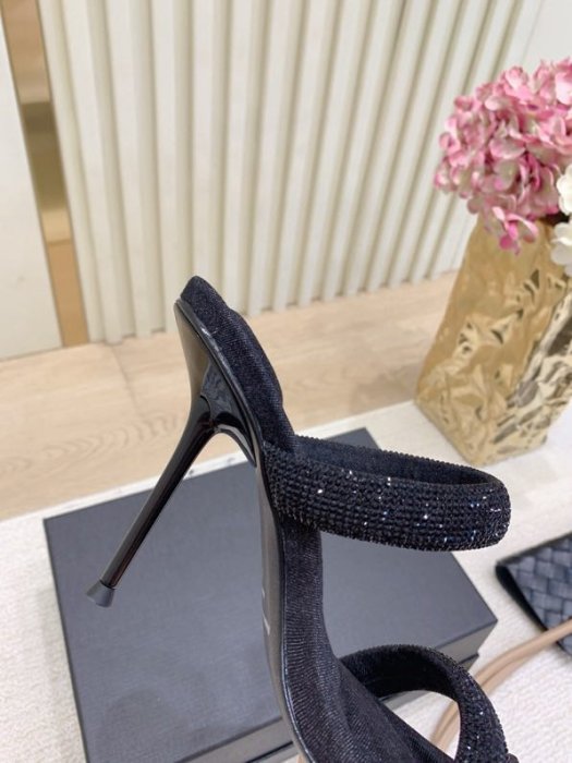 Босоножки фото 3