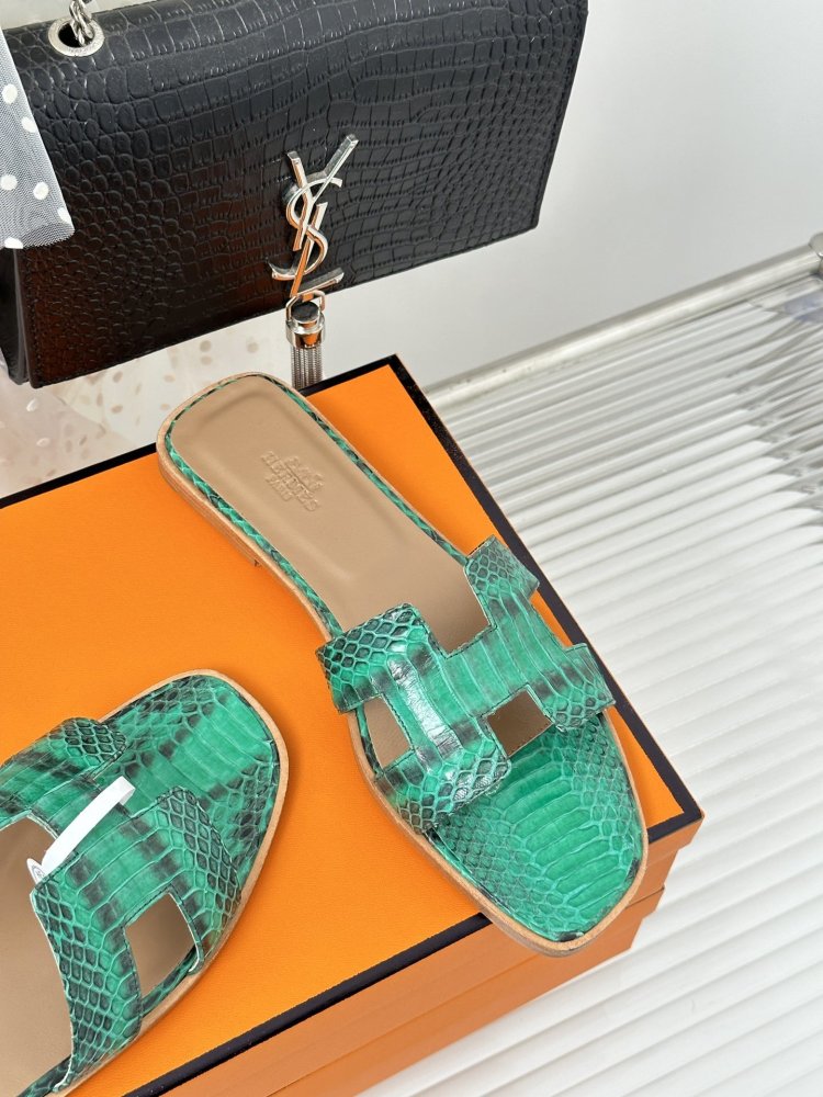 Шлепанцы женские фото 5