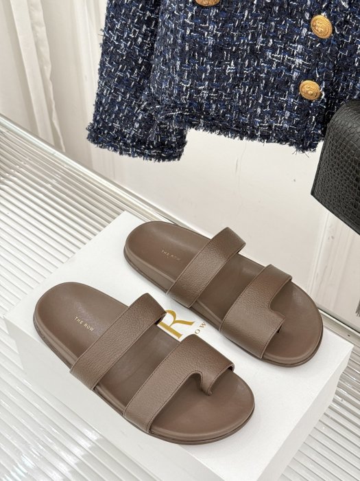 Шлепанцы фото 3