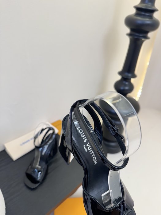 Босоножки фото 8