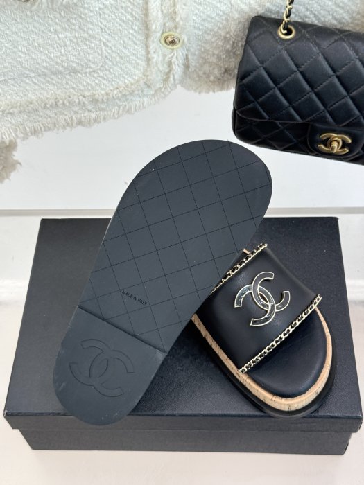 Шлепанцы фото 9