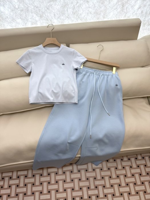 Костюм женский фото 3