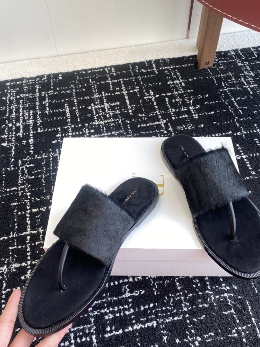 Шлепанцы женские фото 7