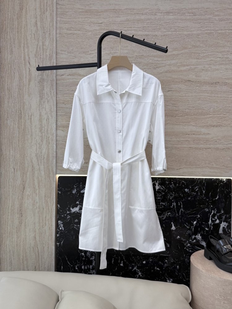 Вільне Плаття, Сукня з рукавами три чверті