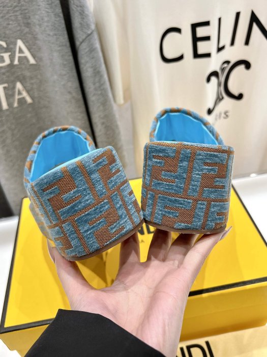 Шлепанцы фото 8