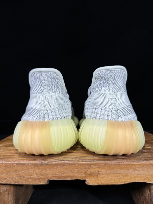 Кросівки Yeezy 350V2 фото 4