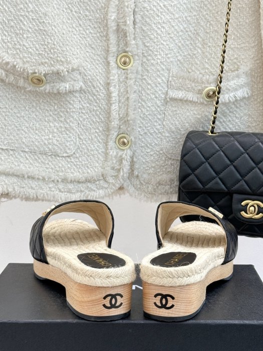 Шльопанці жіночі фото 6