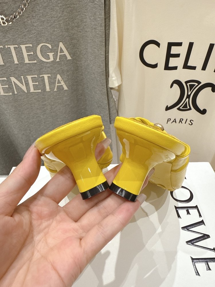 Босоножки фото 8