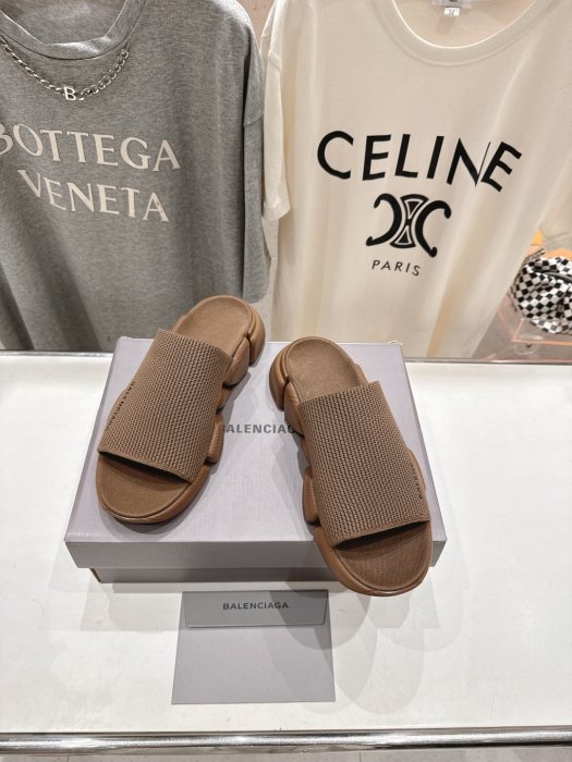 Шлепанцы женские фото 2