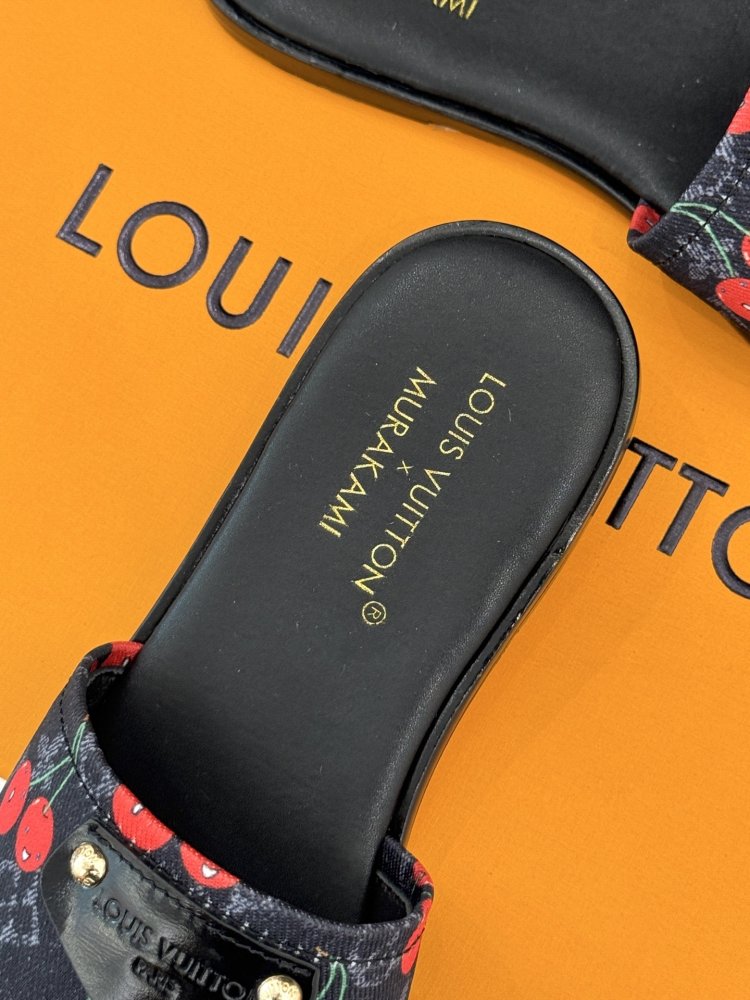 Шлепанцы женские фото 8