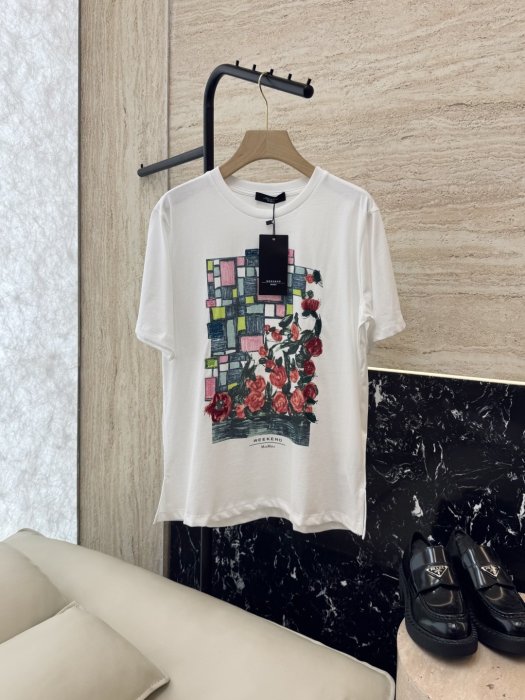 T-shirt women's