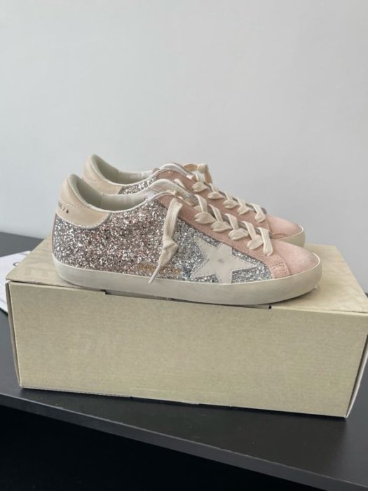 Кроссовки женские