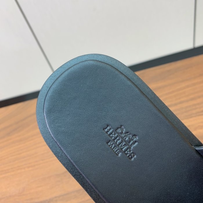 Шлепанцы женские фото 8