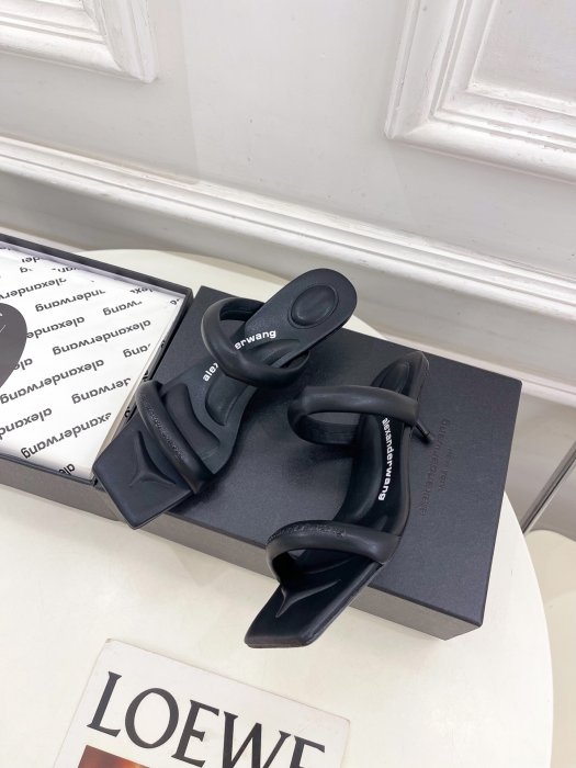 Босоножки фото 5