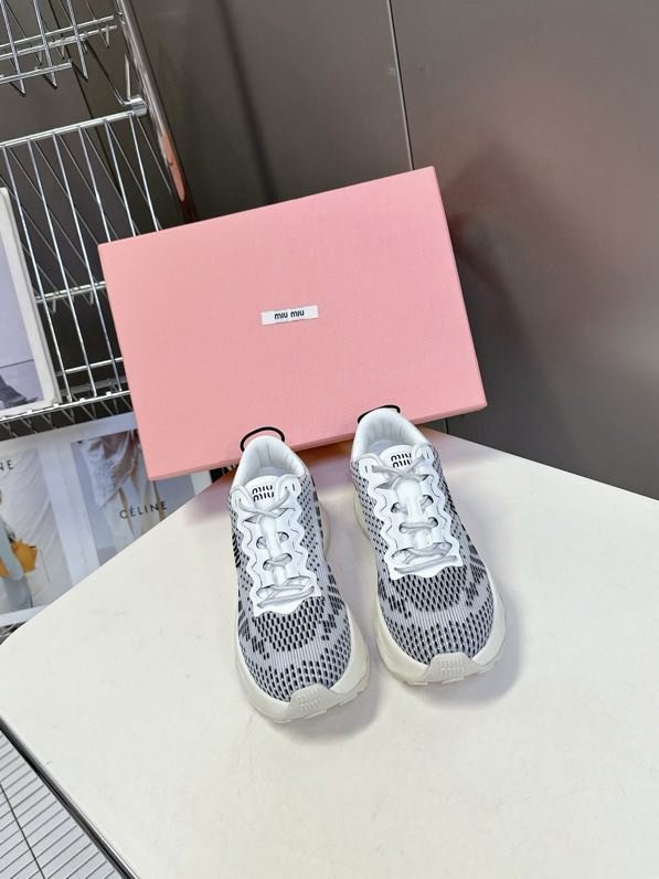 Кроссовки женские фото 3