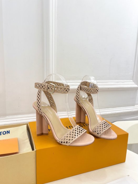 Босоножки фото 2