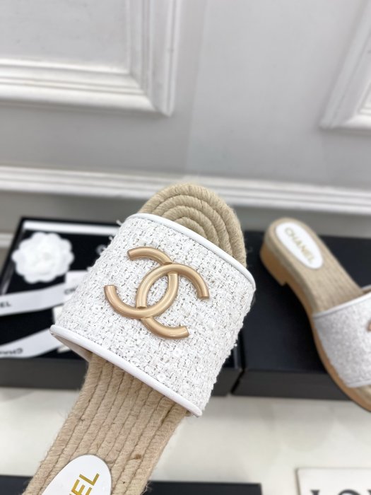 Шлепанцы женские фото 6