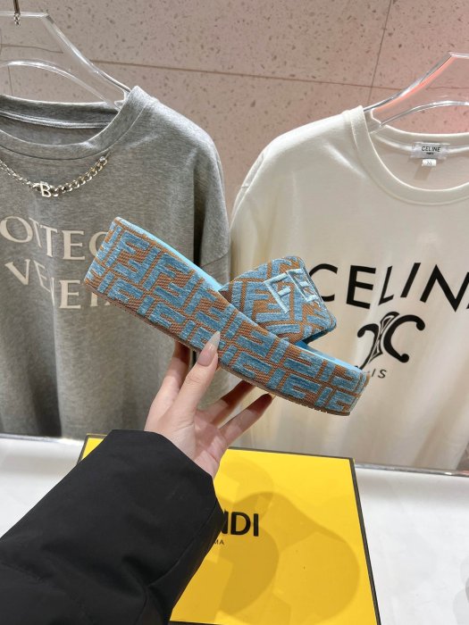 Шлепанцы фото 5