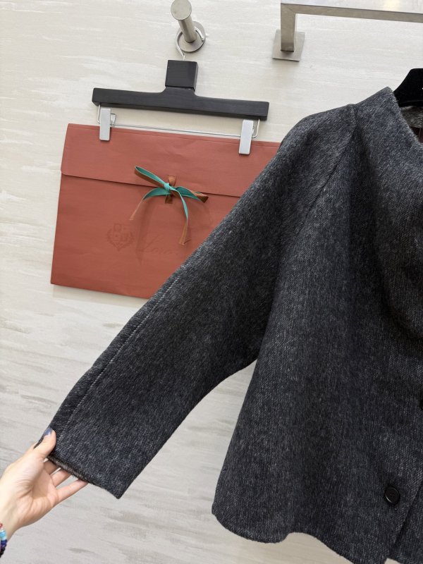 Асимметричное шерстяное пальто фото 4