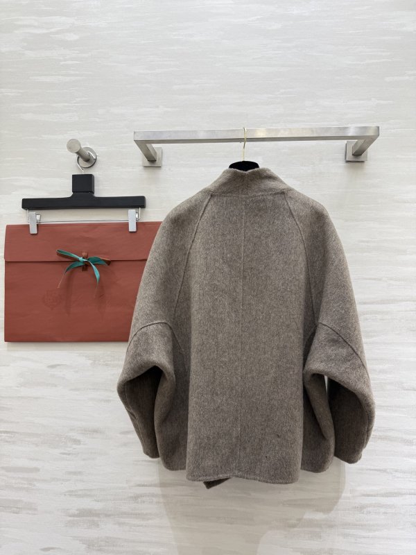 Асимметричное шерстяное пальто фото 5