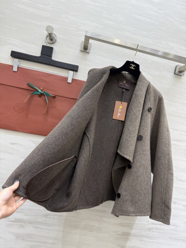 Асимметричное шерстяное пальто фото 7