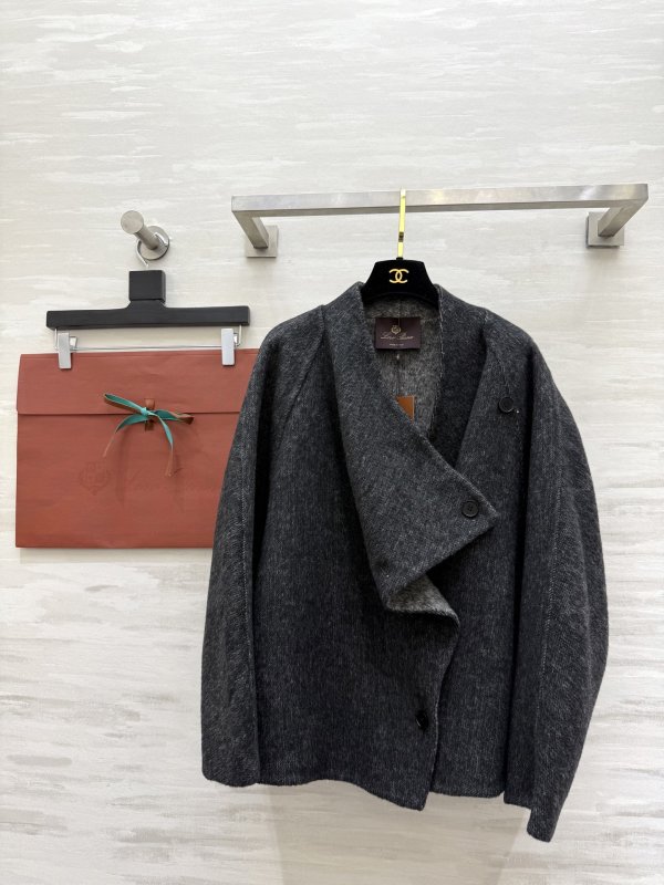 Асимметричное шерстяное пальто фото 8