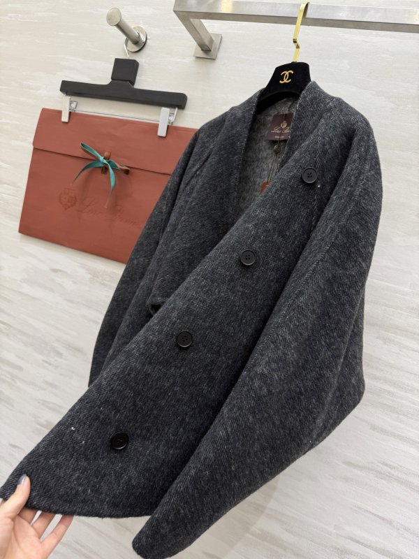 Асимметричное шерстяное пальто фото 9