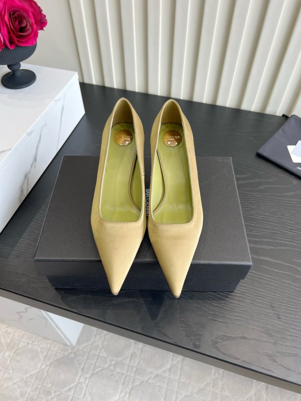Satin shoes boats on stud
