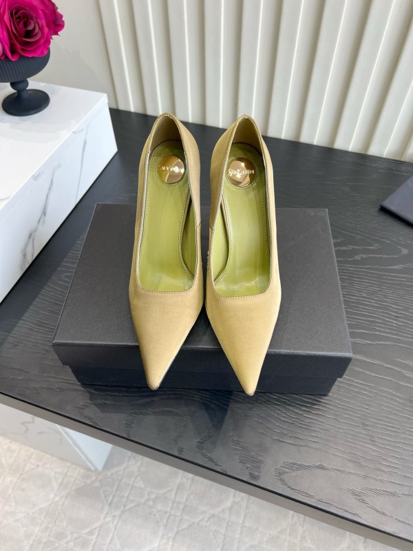 Satin shoes boats on stud