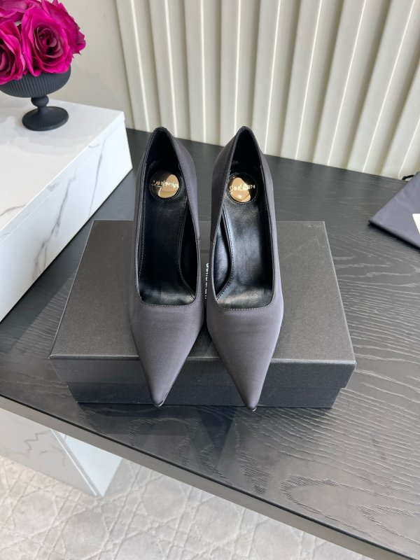 Satin shoes boats on stud