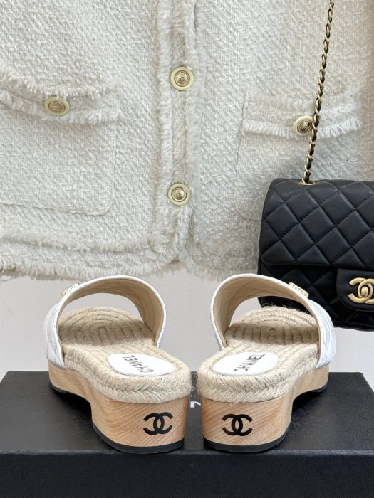 Шлепанцы женские фото 6