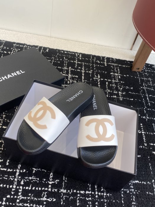 Шлепанцы женские фото 5