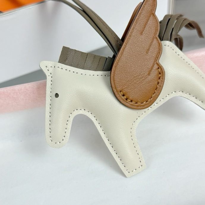 Брелок Rodeo pegase на сумку фото 3