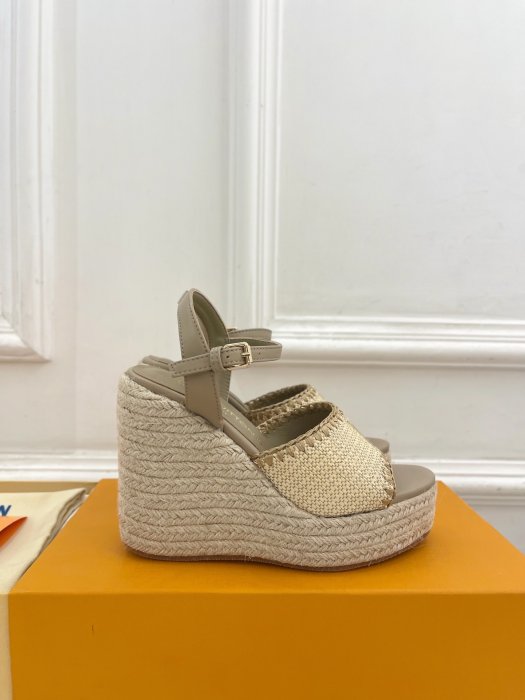 Босоножки фото 2