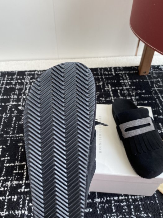 Шлепанцы фото 9