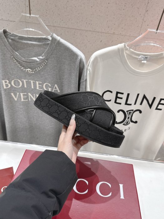 Шлепанцы фото 4