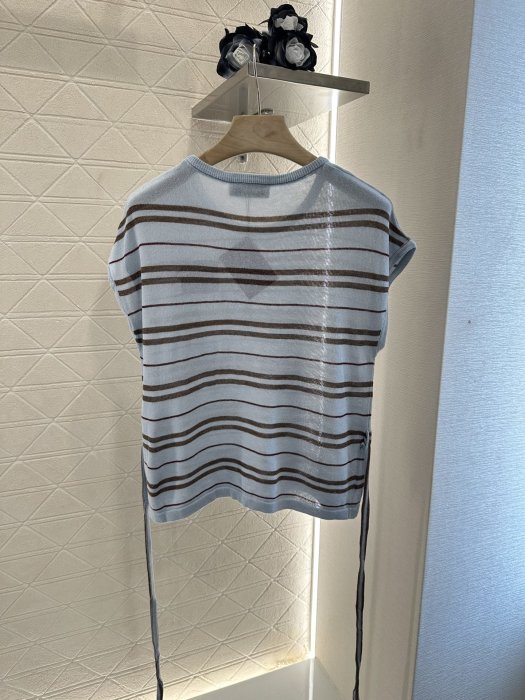 T-shirt women's фото 2