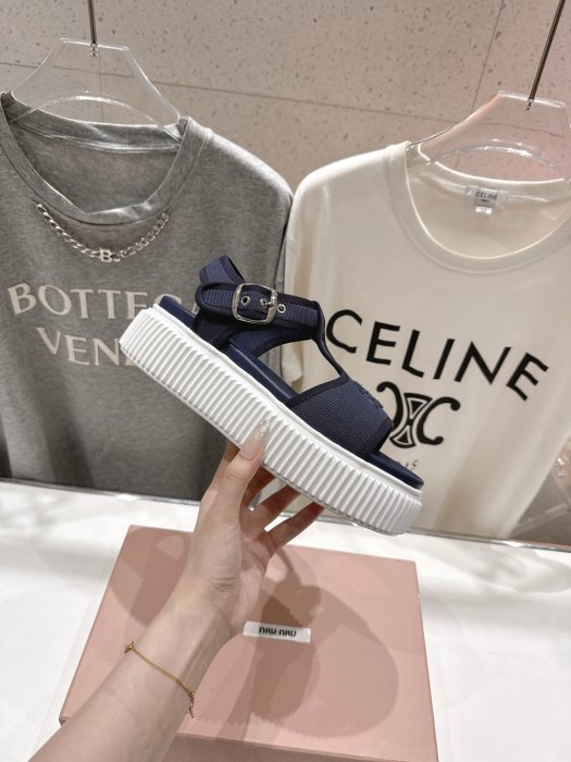 Сандалі жіночі фото 4