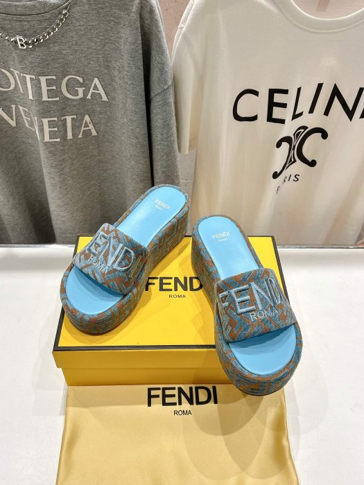 Шлепанцы фото 2