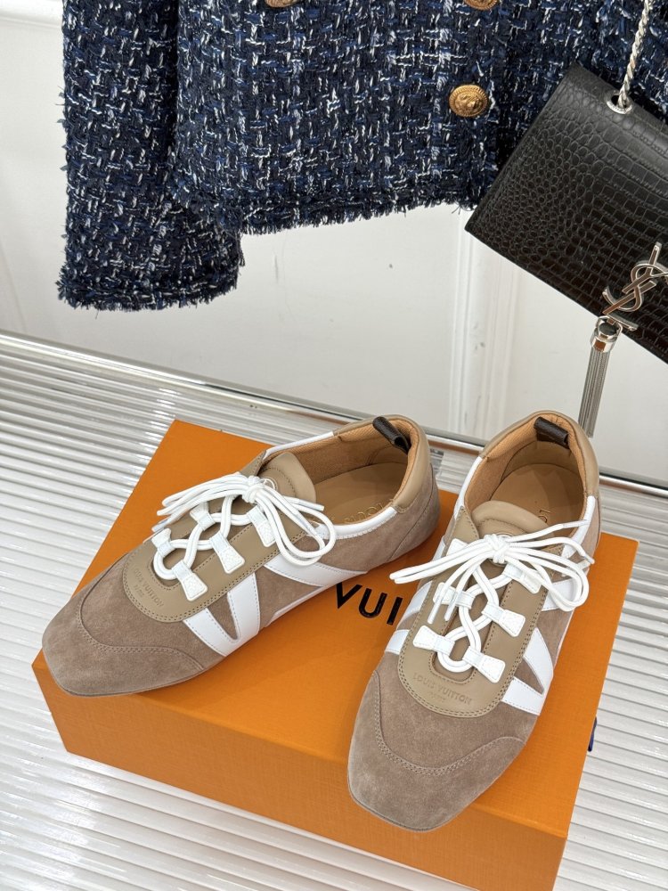 Кроссовки женские фото 2