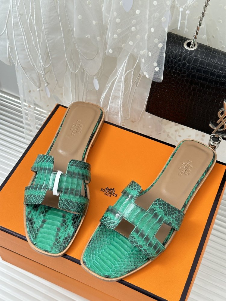 Шлепанцы женские фото 4