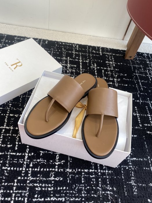 Шлепанцы женские фото 5