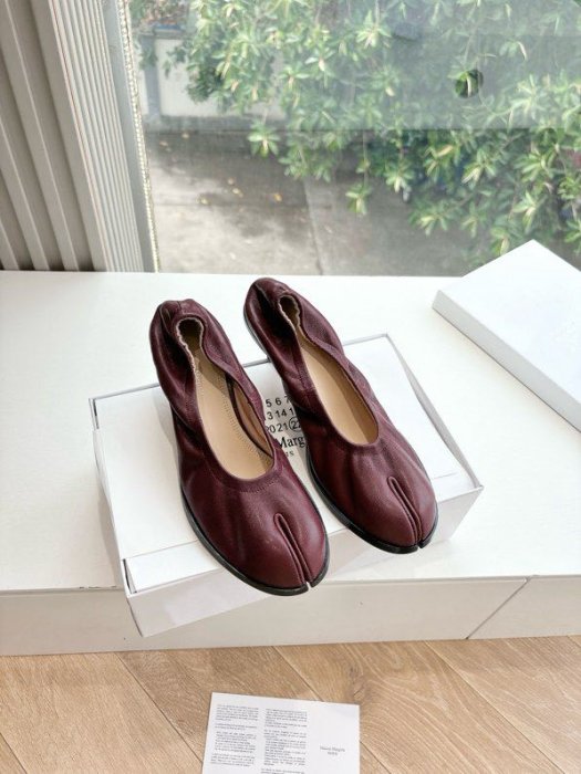 Туфли кожаные с раздвоенным носком