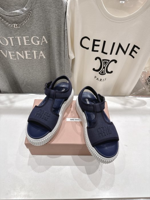 Сандалі жіночі фото 2