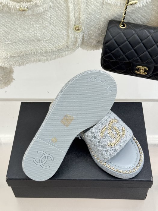 Шлепанцы женские фото 9