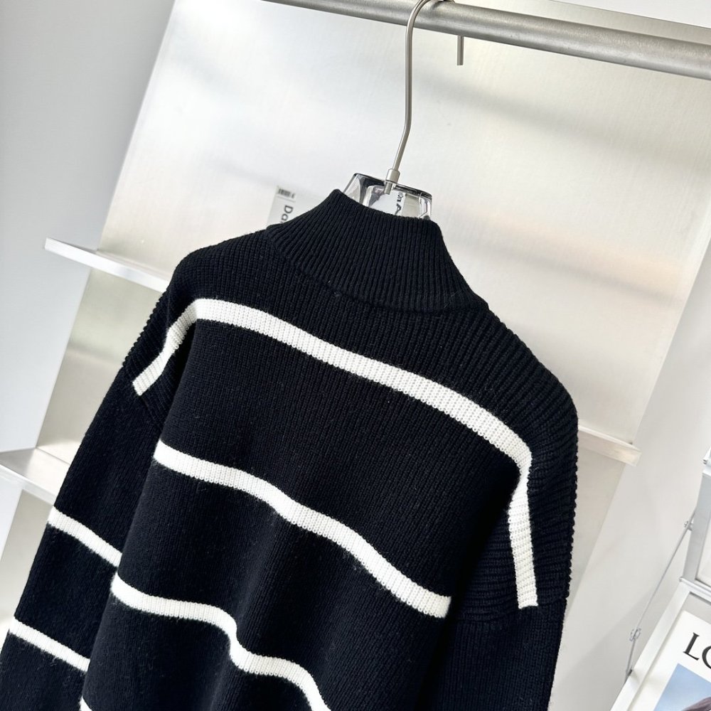 Knitted pullover at strip фото 6