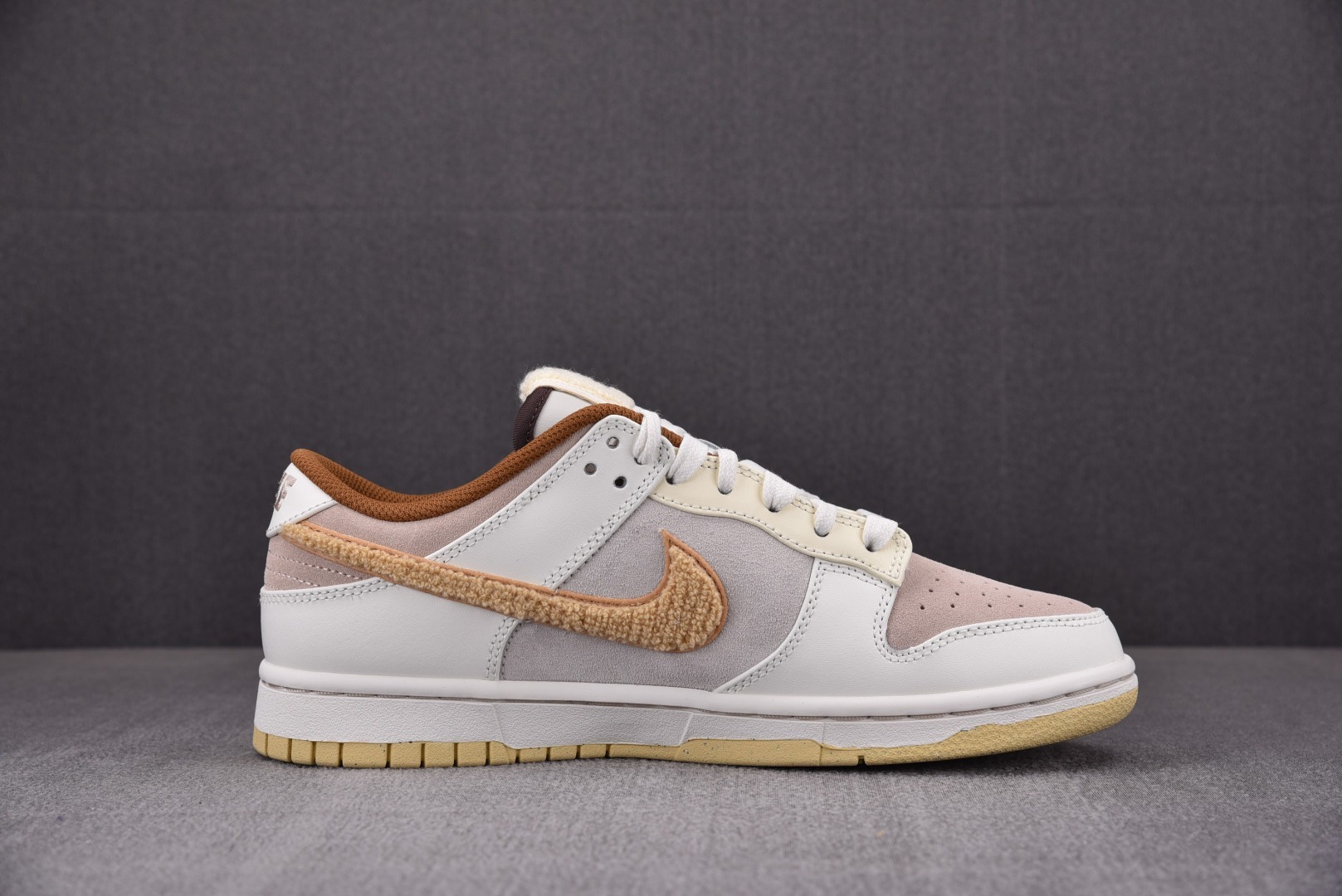 Кроссовки Dunk Low Retro PRM Year of the Rabbit Fossil Stone FD4203-211 фото 2