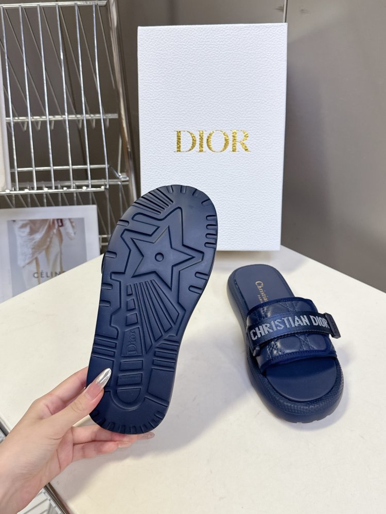 Шльопанці жіночі фото 9