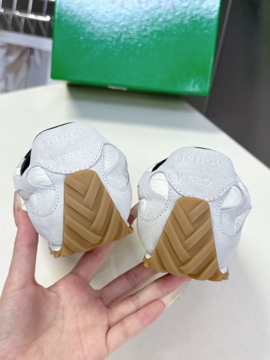 Кросівки жіночі фото 9